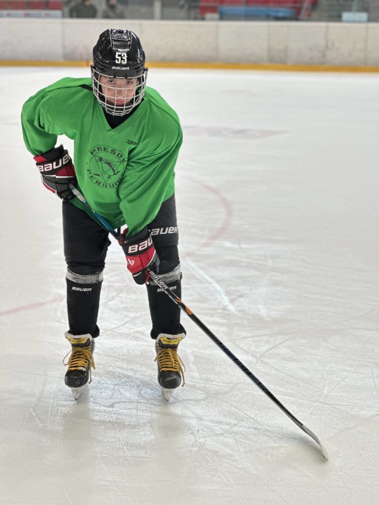 Predstavujeme vám Patrika, mladý hokejový talent, ktorý podporujeme. 2